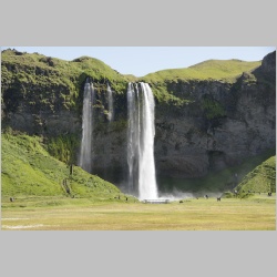 _DSC2518_Touristen-Seljalandsfoss.JPG